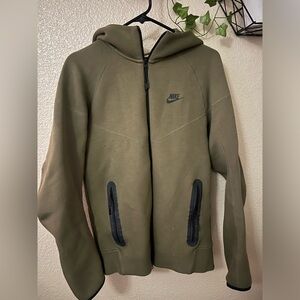forest green nike tech